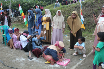Lomba Estafet Tepung