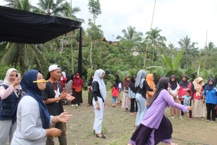 Lomba Estafet Sedotan